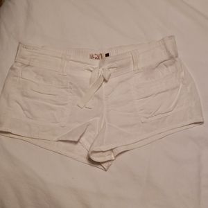 WHITE LINEN SHORTS